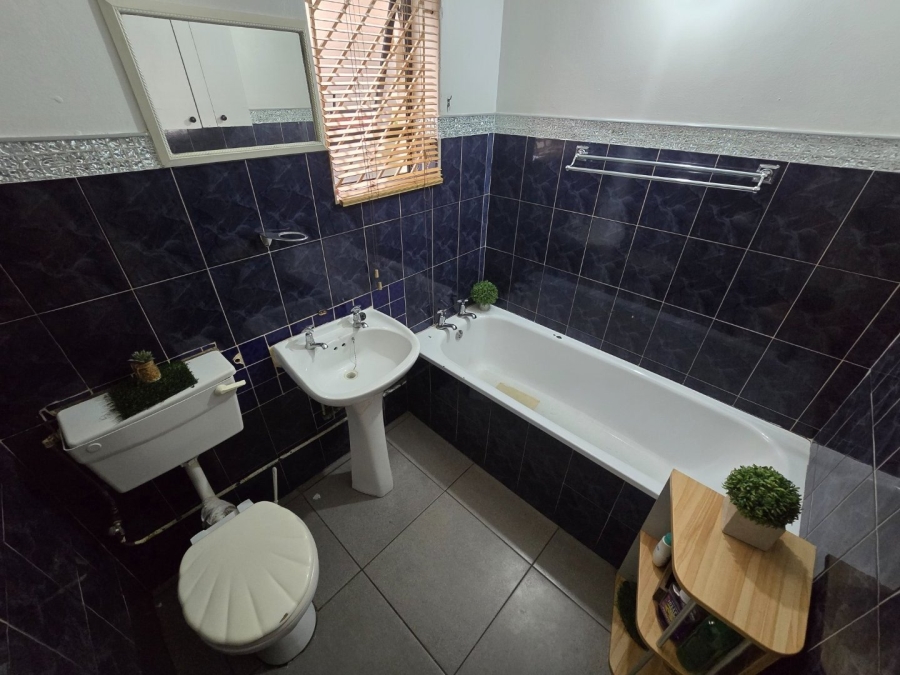 4 Bedroom Property for Sale in Portlands Western Cape